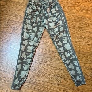 Adidas Women’s Small (8-10) AeroReady Camouflage Leggings
